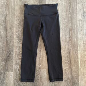 Lululemon Black Crop Capri Legging - Size: 4
